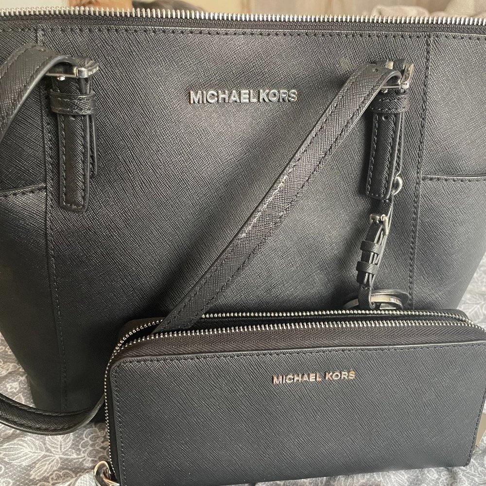 MK PURSE W/WALLET